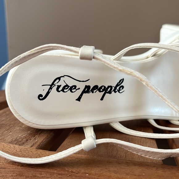SOLD Free People chunky white platform heels sandals, size EU 40. US 8.5 - Picture 2 of 9